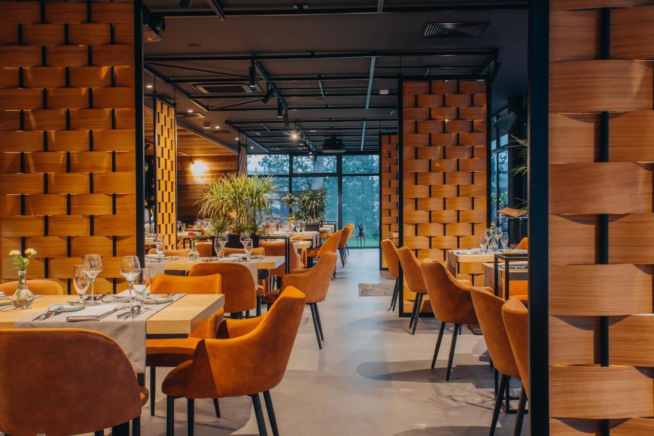 שצ'קלארסקה פוראובה Platinum Mountain Hotel&Spa מראה חיצוני תמונה Restaurant in the hotel