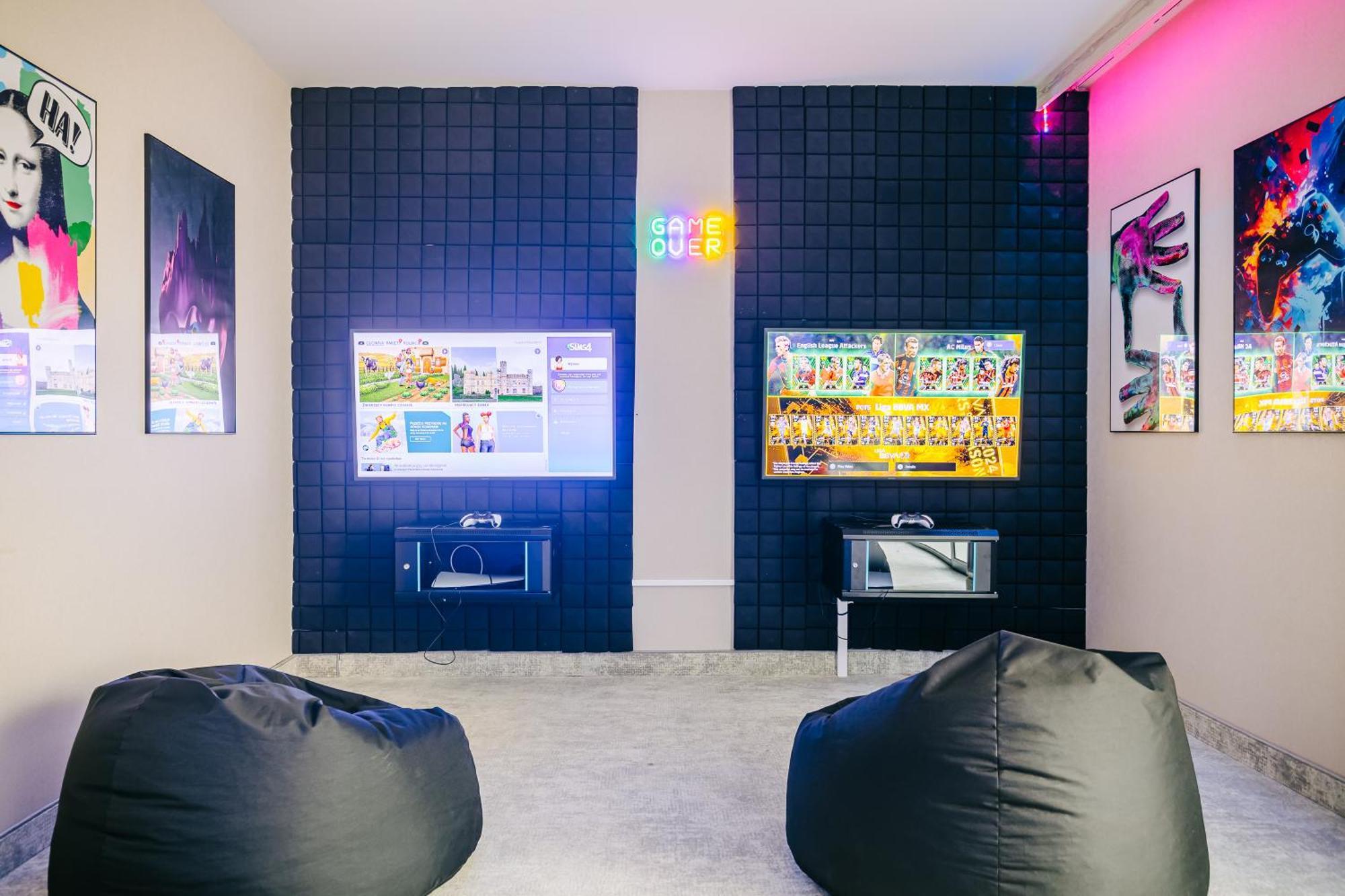 שצ'קלארסקה פוראובה Platinum Mountain Hotel&Spa מראה חיצוני תמונה The gaming room at the YouTube Space LA