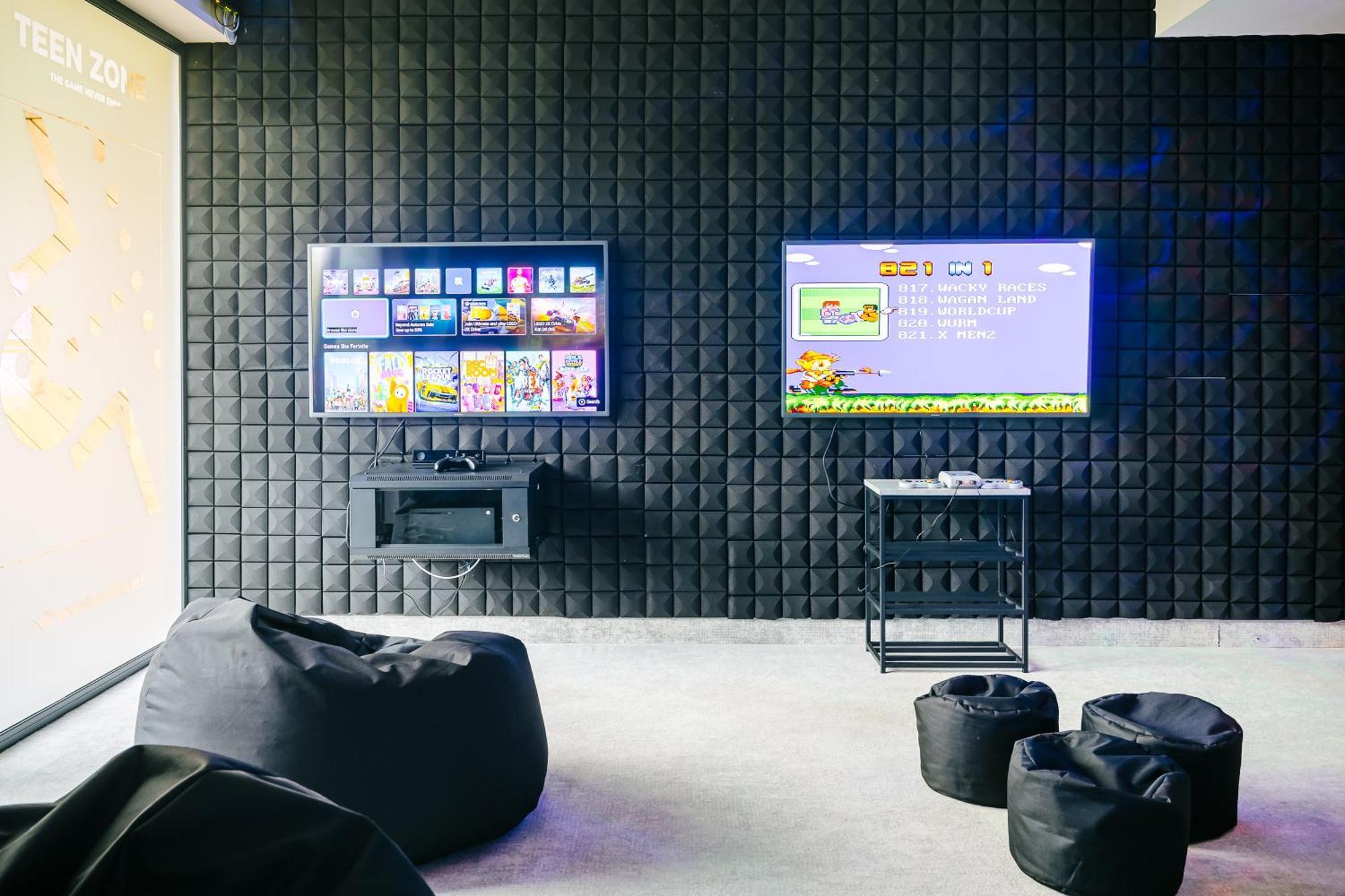 שצ'קלארסקה פוראובה Platinum Mountain Hotel&Spa מראה חיצוני תמונה The Xbox Game Lounge at the 2019 Consumer Electronics Show
